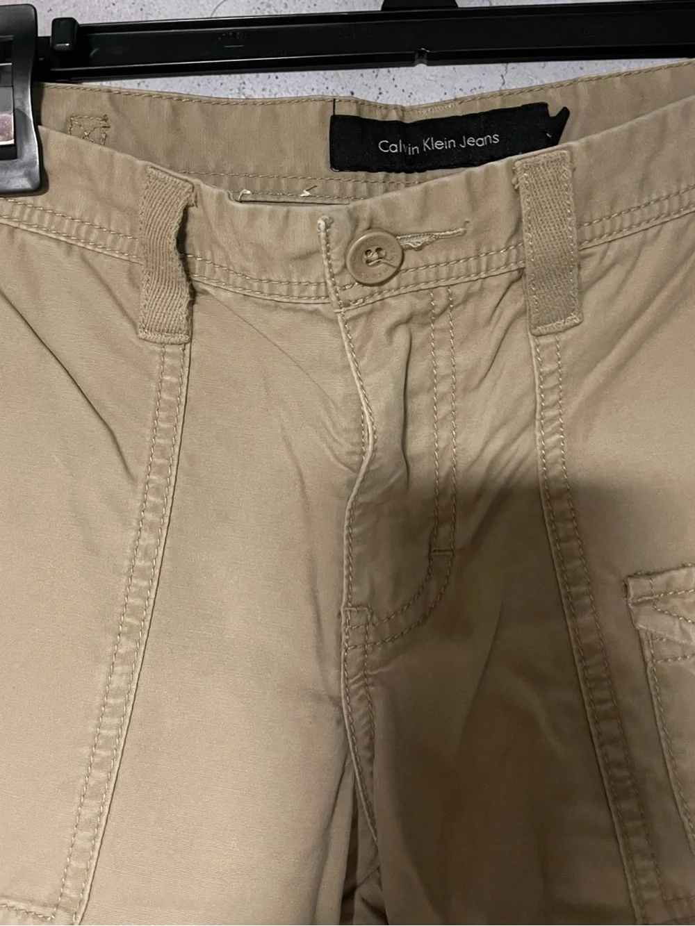 Calvin Klein women’s cargo shorts - Picture 3 of 3